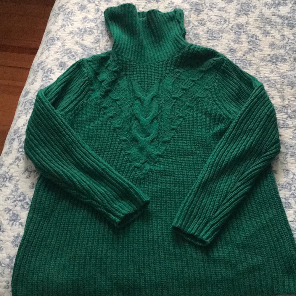 Beautiful emerald green turtleneck